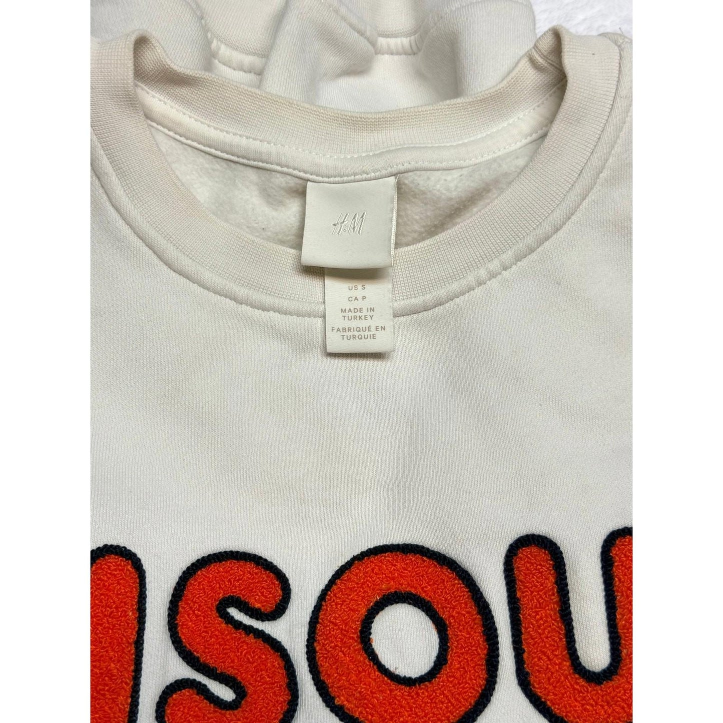H&M Bisous Graphic Sweatshirt Small Cream Pullover Cozy Casual Streetwear Y2K