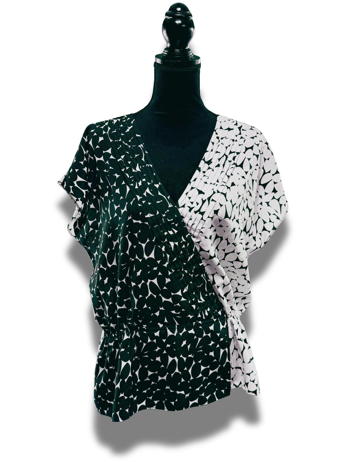New York & Company Leopard Print Flutter Sleeve Top Blouse Cheetah Star Lining M