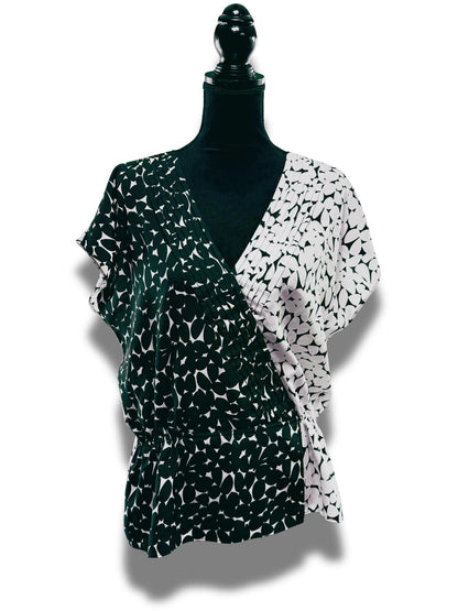 New York & Company Leopard Print Flutter Sleeve Top Blouse Cheetah Star Lining M