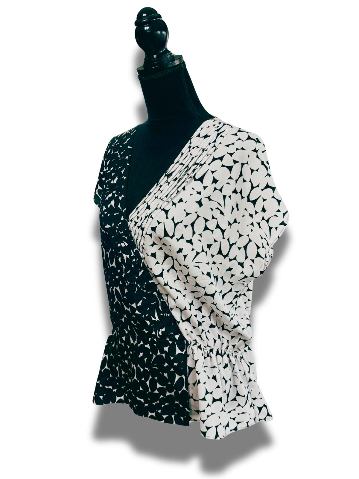 New York & Company Leopard Print Flutter Sleeve Top Blouse Cheetah Star Lining M