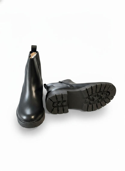 Chic Black Lug Sole Chelsea Ankle Boots Girls multiple sizes