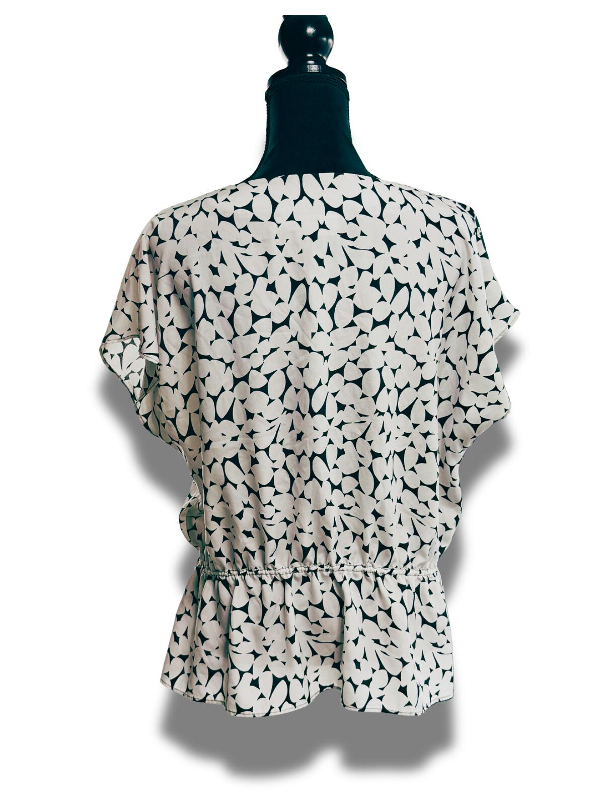 New York & Company Leopard Print Flutter Sleeve Top Blouse Cheetah Star Lining M