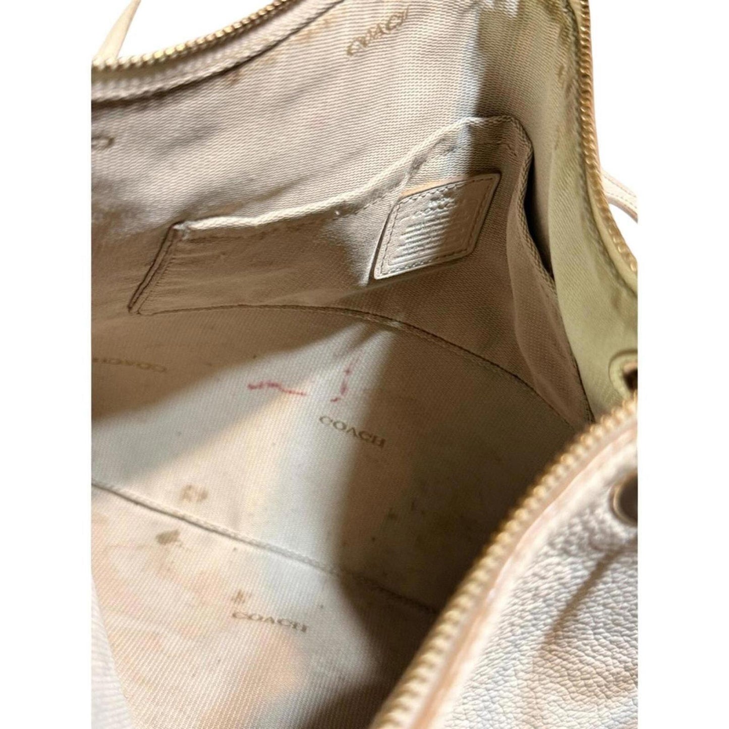 Coach White Leather Shoulder Bag with Chain Strap