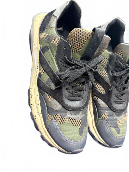 Valentino Garavani Camouflage Low Top Sneakers Mens 43 US 10 italy