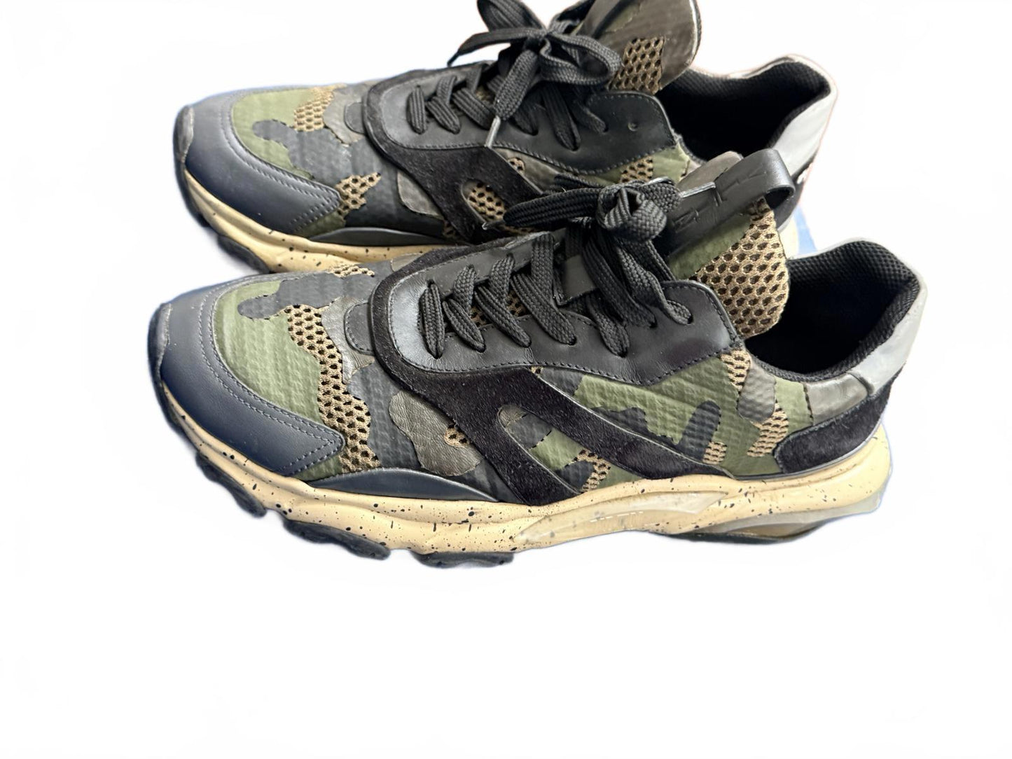 Valentino Garavani Camouflage Low Top Sneakers Mens 43 US 10 italy