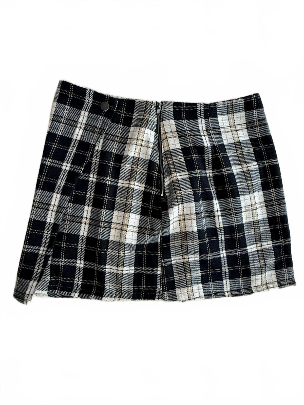 L.O.G.G. H&M Plaid Mini Skort Black White Checkered Skirt Shorts Preppy Grunge M