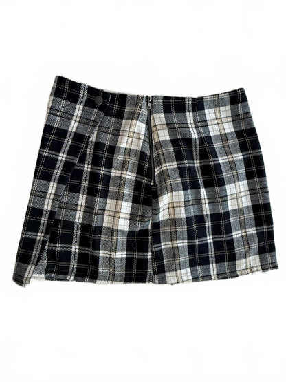 L.O.G.G. H&M Plaid Mini Skort Black White Checkered Skirt Shorts Preppy Grunge M